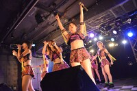 「アップアップガールズ（仮）新宿LOFT“ロックの日”決戦」の様子。