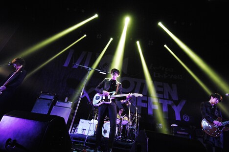 [Alexandros]（Photo by Yukihide “JON...” Takimoto）