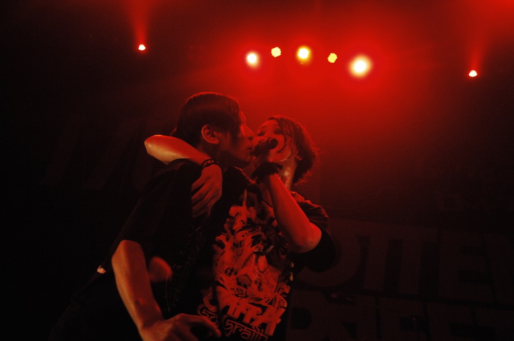 左からNOBUYA（ROTTENGRAFFTY / Vo）、逹瑯（ROTTENGRAFFTY / Vo）。（Photo by Yukihide “JON...” Takimoto）