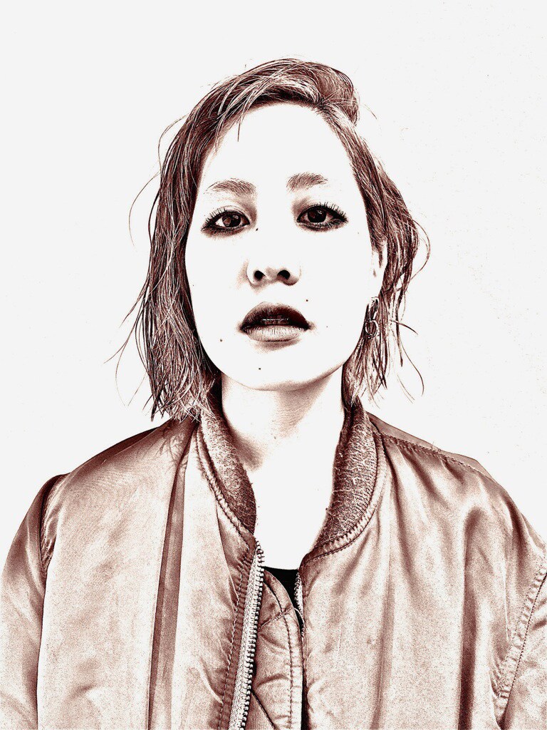 UCARY & THE VALENTINE、うさ耳帽子かぶり森の中を探検