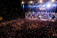 LiSA「LiVE is Smile Always～Launcher～」Zepp Tokyo公演の様子。（Photo by hajime kamiiisaka）