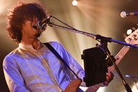 海北大輔（Vo, B, Piano / LOST IN TIME）（撮影：古溪一道）