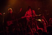 DOES「DOES TOUR2015 独歩行脚~鳥男駆け巡り編~」東京・渋谷CLUB QUATTRO公演の様子。(撮影:新保勇樹)