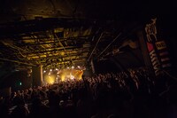 DOES「DOES TOUR2015 独歩行脚～鳥男駆け巡り編～」東京・渋谷CLUB QUATTRO公演の様子。（撮影：新保勇樹）