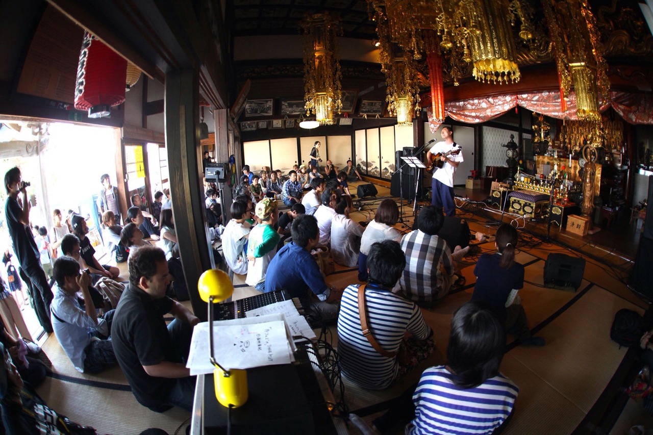 「寺フェス'14 IN 山形県朝日町若宮寺」の様子。