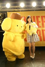 渡辺麻友「出逢いの続き」発売記念ミニライブの様子。（写真提供：ソニー・ミュージックレーベルズ）