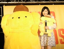 渡辺麻友「出逢いの続き」発売記念ミニライブの様子。（写真提供：ソニー・ミュージックレーベルズ）