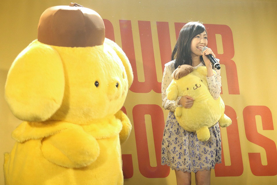 渡辺麻友「出逢いの続き」発売記念ミニライブの様子。（写真提供：ソニー・ミュージックレーベルズ）