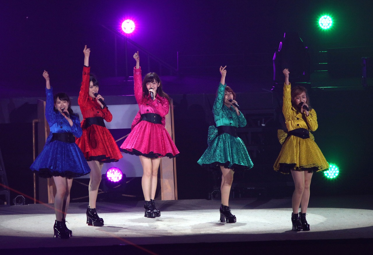 「9→10（キュート）周年記念℃-uteコンサートツアー2015春～The Future Departure～」神奈川・横浜アリーナ公演の様子。（提供：アップフロントグループ）