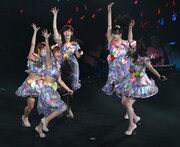 「9→10（キュート）周年記念℃-uteコンサートツアー2015春～The Future Departure～」神奈川・横浜アリーナ公演の様子。（提供：アップフロントグループ）