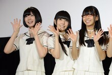 左から夢眠ねむ、相沢梨紗、古川未鈴。