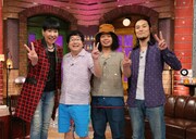 写真左より和田アキ子、サンボマスター。(c)テレビ朝日