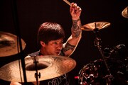 カオティック・スピードキングのセッションにゲスト出演したドラマー・木村令志。（撮影：西槇太一）