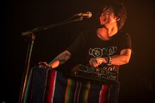 カオティック・スピードキングのセッションにゲスト出演した石毛輝（the telephones）。（撮影：西槇太一）