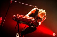 カオティック・スピードキングのセッションにゲスト出演した岡本伸明（the telephones）。（撮影：西槇太一）