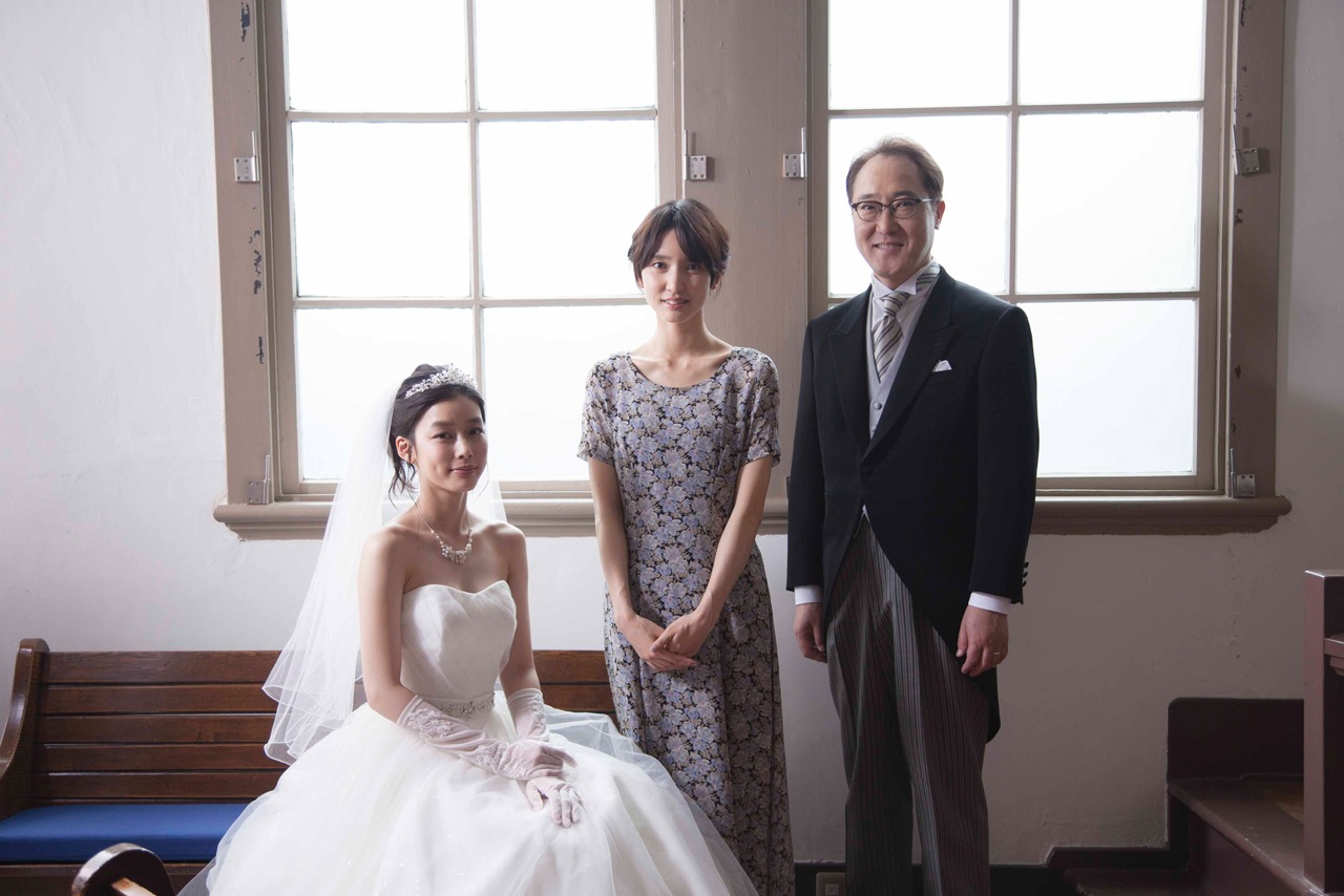 左から吉倉あおい、南壽あさ子、佐野史郎。