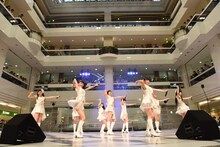 東京パフォーマンスドールによるメジャーデビュー1周年記念イベントの様子。