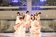 東京パフォーマンスドールによるメジャーデビュー1周年記念イベントの様子。