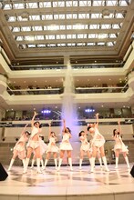 東京パフォーマンスドールによるメジャーデビュー1周年記念イベントの様子。
