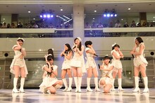 東京パフォーマンスドールによるメジャーデビュー1周年記念イベントの様子。