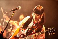 れな（G）（提供：ポニーキャニオン）