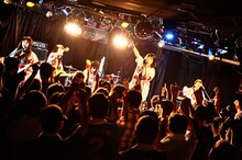 6月13日に東京・Shibuya eggmanにて行われたライブイベント「がんばれ！Victory 全力！LIVE 三回の裏2アウト2・3塁『1塁空いてますがここは勝負です！』」の様子。（提供：ポニーキャニオン）