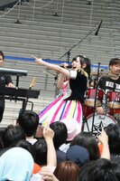 佐藤聡美「しゅがみ、君のとこまで“紙ヒコーキ”届けに行きます」の様子。