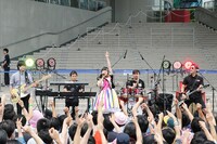 佐藤聡美「しゅがみ、君のとこまで“紙ヒコーキ”届けに行きます」の様子。