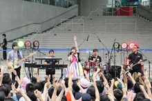 佐藤聡美「しゅがみ、君のとこまで“紙ヒコーキ”届けに行きます」の様子。