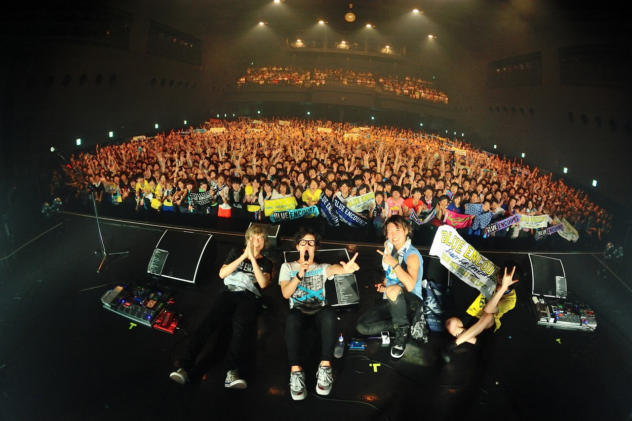 「BLUE ENCOUNT TOUR 2015 GRAB THE LIGHT」ツアーファイナルの様子。（Photo by MASANORI FUJIKAWA）