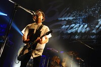 田邊駿一（Vo, G）（Photo by MASANORI FUJIKAWA）