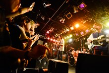 フレデリック「ALA-UMI-DOSS TOUR 2015」ナミキジャンクション公演の様子。（撮影：橋本塁）