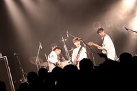 UNCHAIN「UNCHAIN Love & Groove Delivery Tour 2015」東京・LIQUIDROOM公演の様子。 （Photo by watanabe "kool" syo）