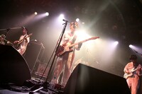 UNCHAIN「UNCHAIN Love & Groove Delivery Tour 2015」東京・LIQUIDROOM公演の様子。 （Photo by watanabe "kool" syo）