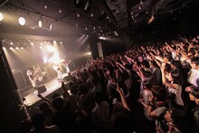 UNCHAIN「UNCHAIN Love & Groove Delivery Tour 2015」東京・LIQUIDROOM公演の様子。 （Photo by watanabe "kool" syo）