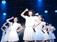 「夏の決心」を歌うアイドルネッサンス。