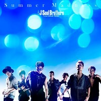 現在発売中の最新シングル「Summer Madness」CD＋DVDジャケット。