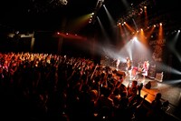 「ジャイアンナイト10周年『DRF2015 x BAYCAMP』」でのWiennersのパフォーマンスの様子。（Photo by Viola Kam）