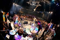「ジャイアンナイト10周年『DRF2015 x BAYCAMP』」でのWiennersのパフォーマンスの様子。（Photo by Viola Kam）