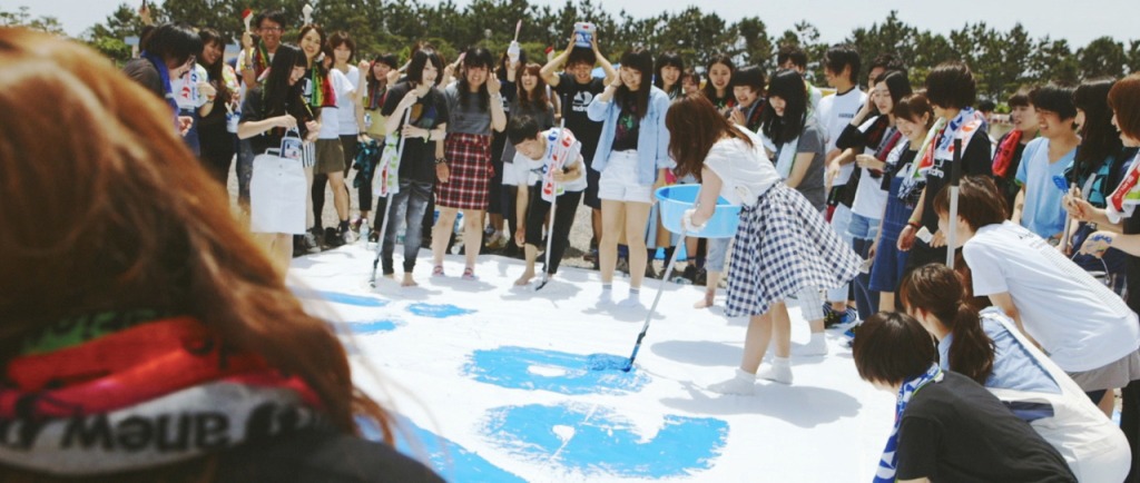 androp「Yeah! Yeah! Yeah!」のミュージックビデオのワンシーン。