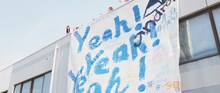 androp「Yeah! Yeah! Yeah!」のミュージックビデオのワンシーン。
