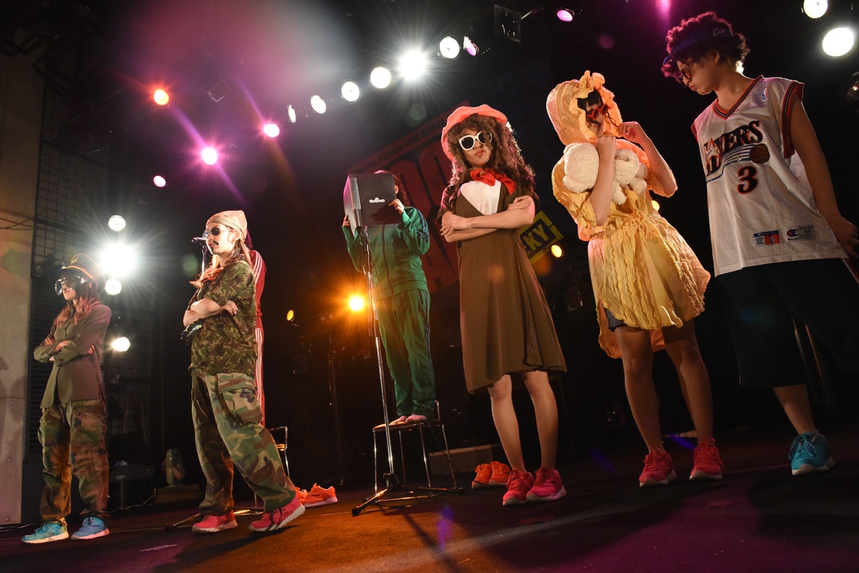 「Cheeky Parade LIVE HOUSE TOUR2015 ～Cheeky Boot Camp～」前説の様子。