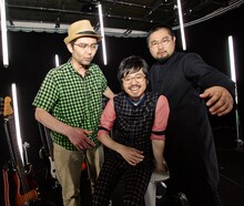 左から向井秀徳、ハマ・オカモト、吉田一郎。