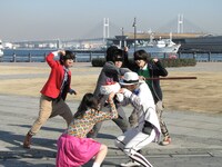 「でんぱコネクションフレンチ～でんぱオシャレ探偵局～」のワンシーン。(c)でんぱコネクション製作委員会