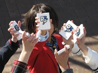 「でんぱコネクションフレンチ～でんぱオシャレ探偵局～」のワンシーン。(c)でんぱコネクション製作委員会