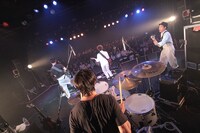 UNCHAIN「UNCHAIN Love & Groove Delivery Tour 2015」東京・LIQUIDROOM公演の様子。 （Photo by watanabe "kool" syo）