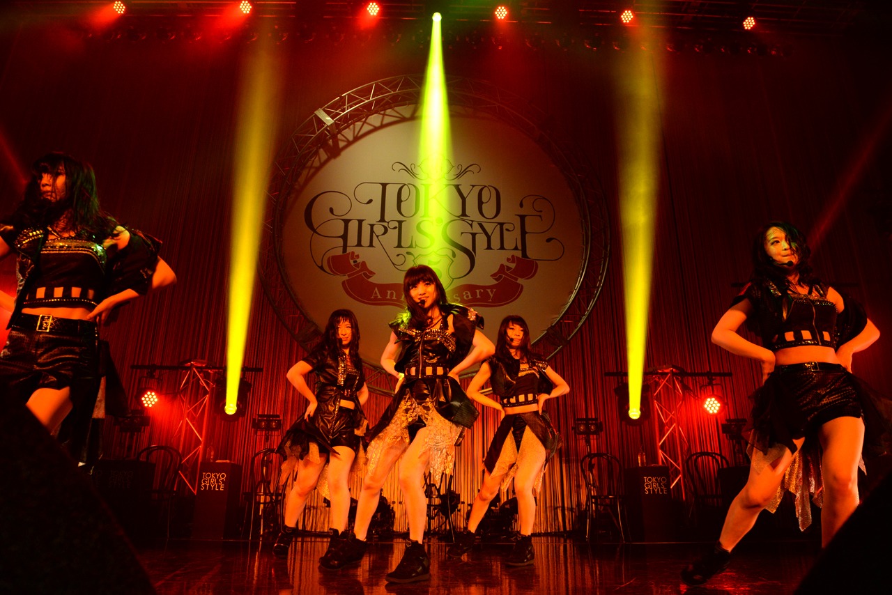 東京女子流「TOKYO GIRLS' STYLE 5th Anniversary LIVE -キラリ☆ into the new world-」の様子。