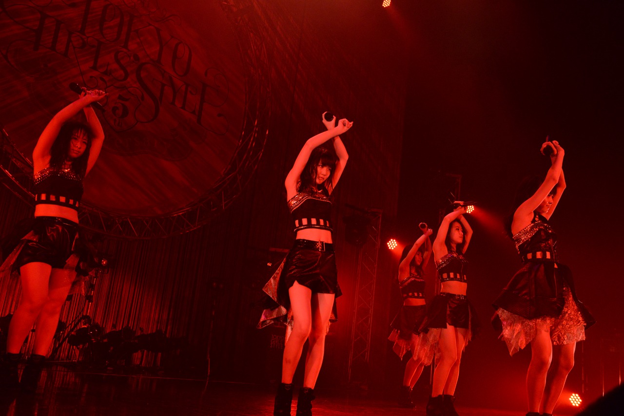東京女子流「TOKYO GIRLS' STYLE 5th Anniversary LIVE -キラリ☆ into the new world-」の様子。