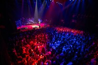 「D'ERLANGER  Spectacular Nite -狂おしい夜について- TOUR 2015」赤坂BLITZ公演の様子。（Photo by TAKASHI MATSUDA）