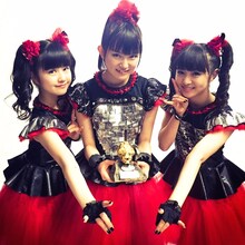 「METAL HAMMER GOLDEN GODS 2015 AWARD CEREMONY」に出席したBABYMETAL。